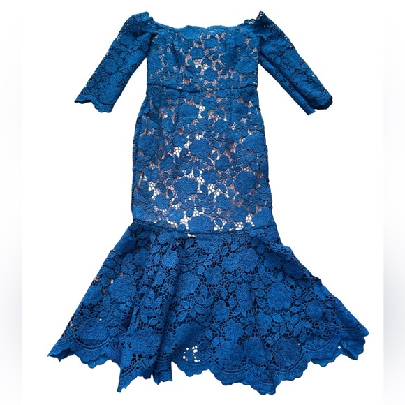 MARCHESA**Elegant Blue Guipure Lace Off-Shoulder Midi Dress**US 8**$795 - Picture 4 of 7